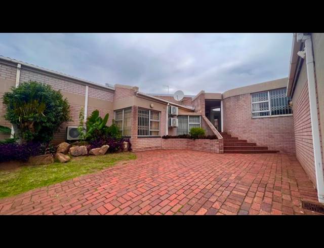 4 BEDROOM HOUSE FOR SALE IN RESERVOIR HILLS